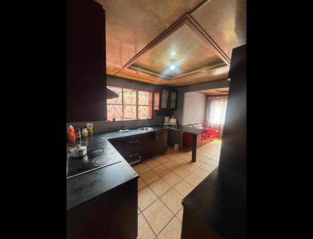 2 BEDROOM PROPERTY TO RENT IN SENAOANE